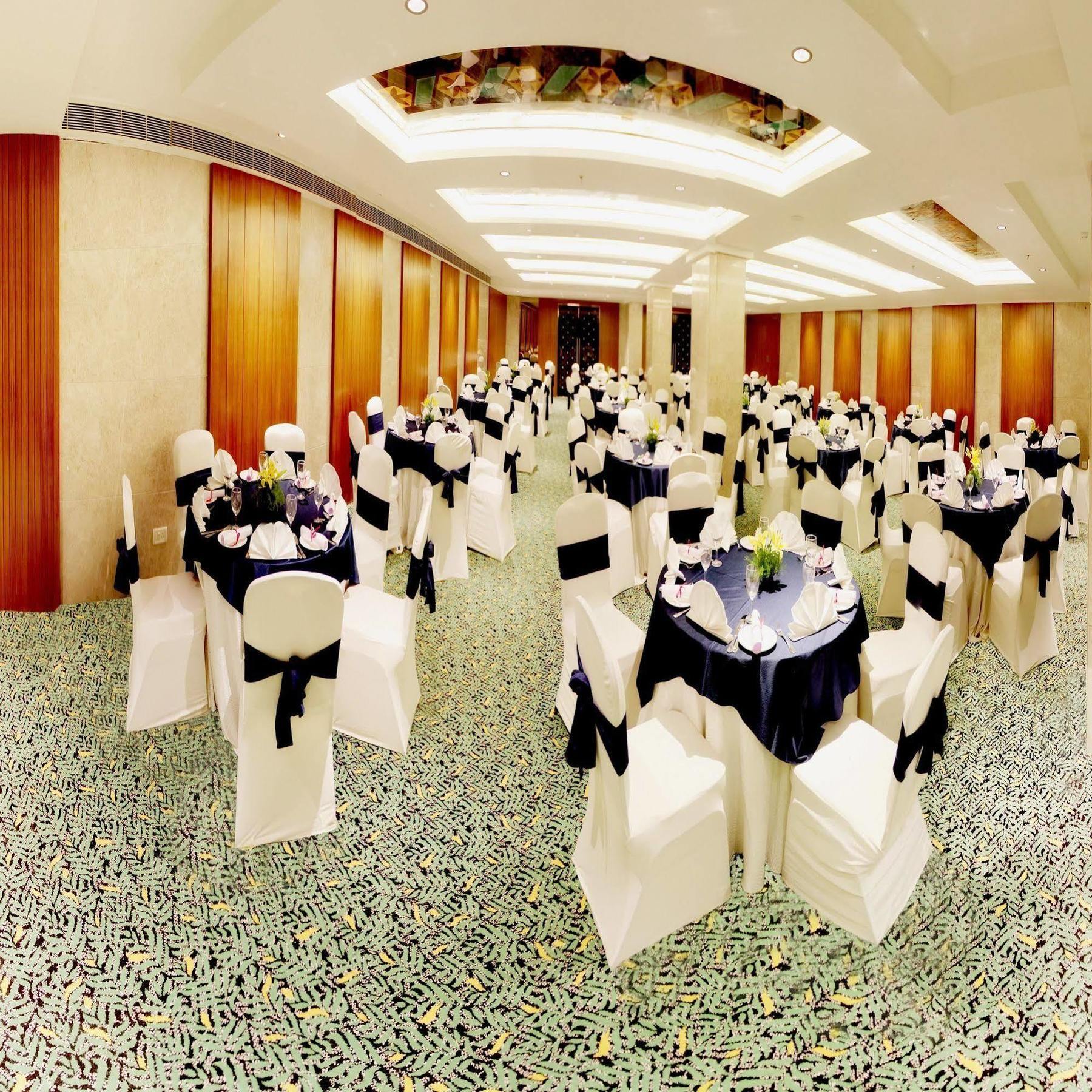 Aditya Park-A Sarovar Portico Hotel Hyderabad Exterior photo
